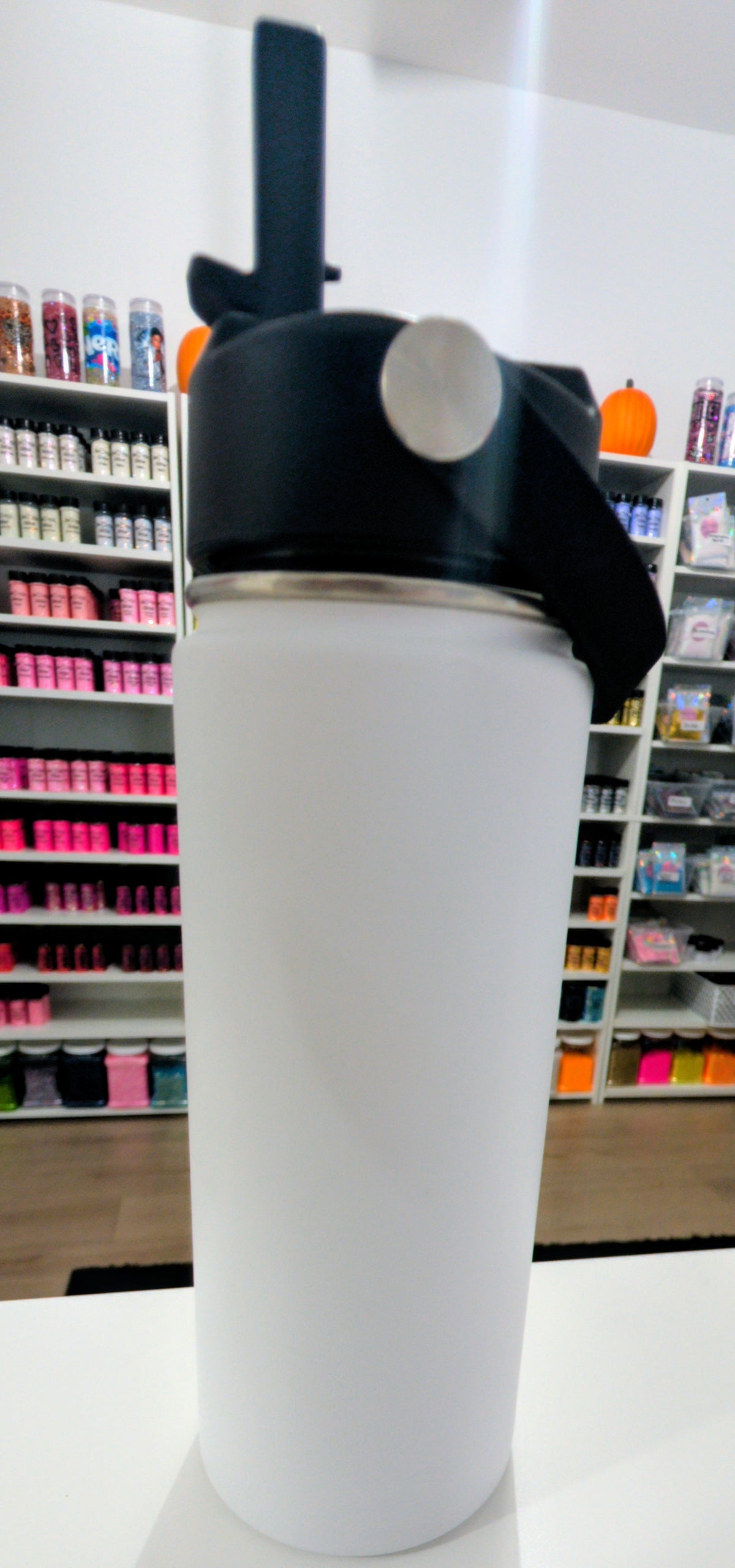 18oz Stainless Steel WhiteTumbler W/ Flip Straw